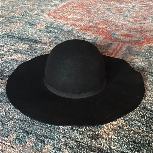 Elegant Black Wide-Brim floppy Hat - Picture 2 of 4